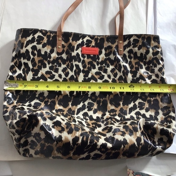 Bath & Body Works leopard print cosmetics tote. - Picture 14 of 16